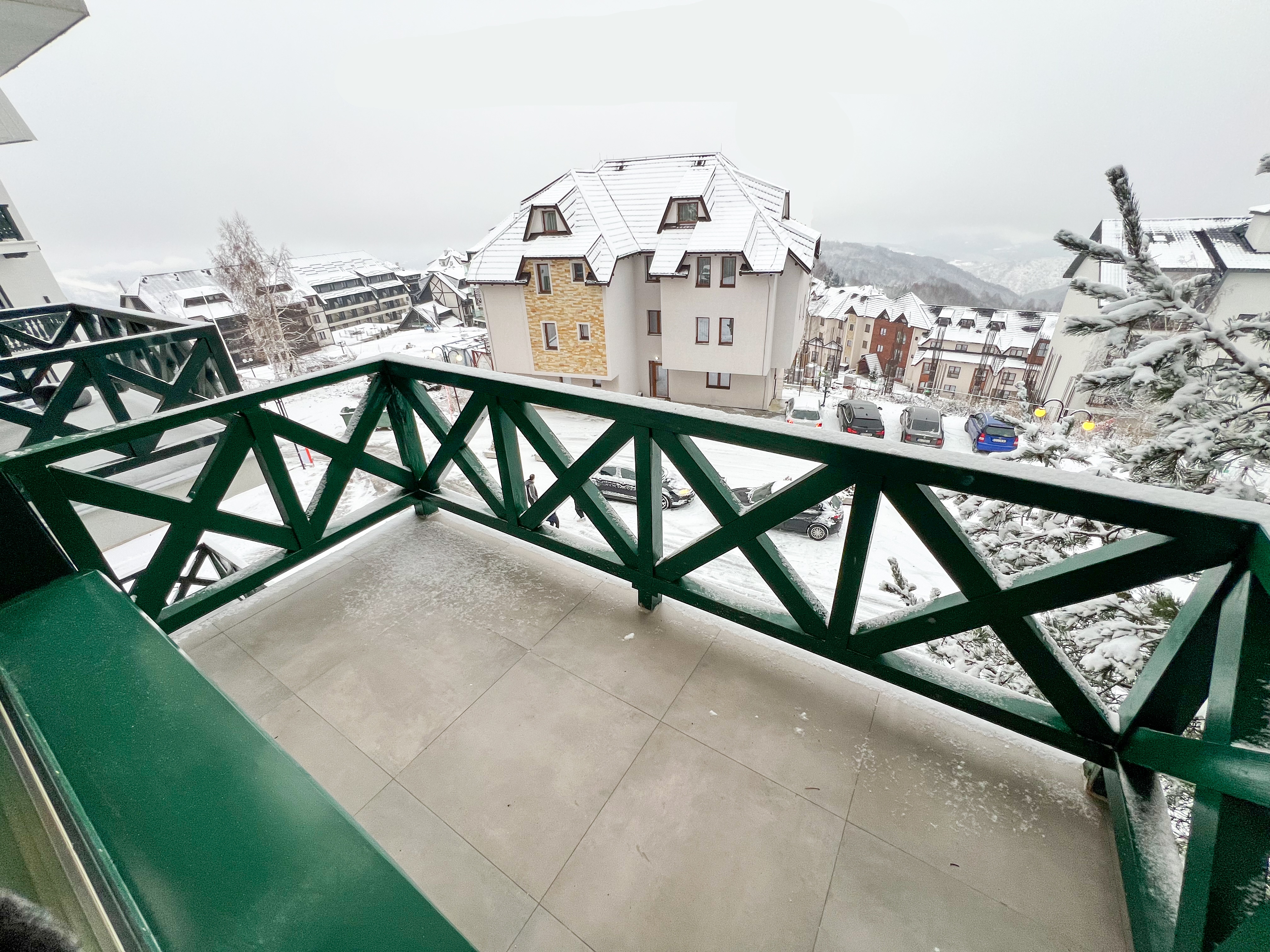 Apartman Kopaonik - balkon sa pogledom